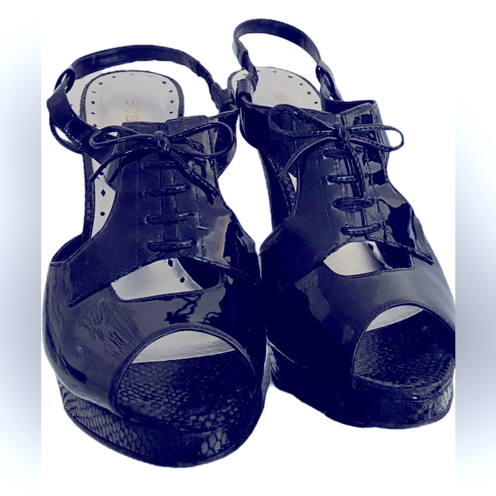 BCBG - BCBGirls womens size 9.5 patent leather Y2K tuxedo style sling back pumps